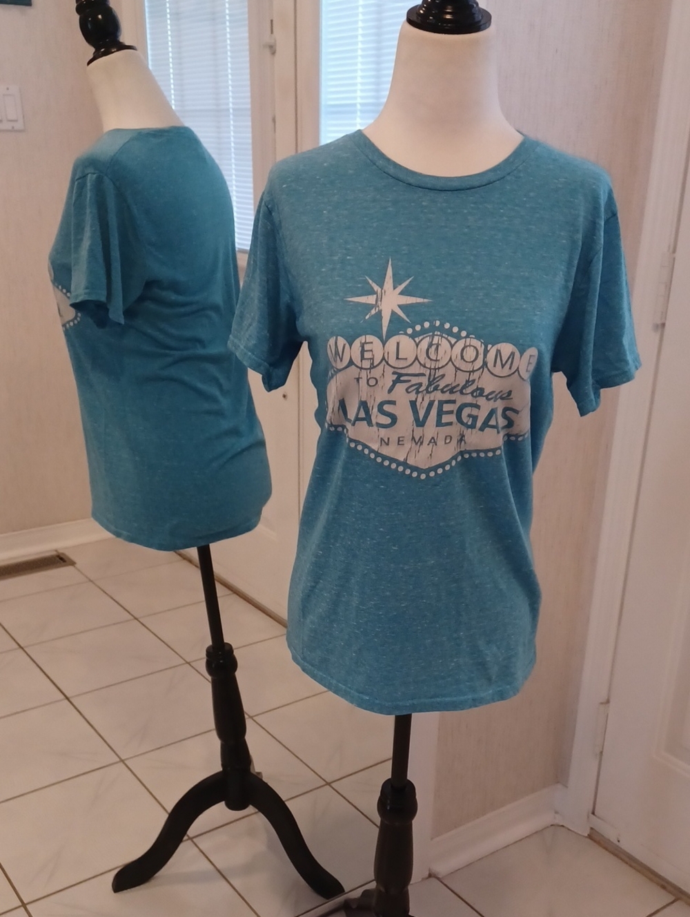 4/$80 Blue Heathered Las Vegas Graphic Tee - Size Small